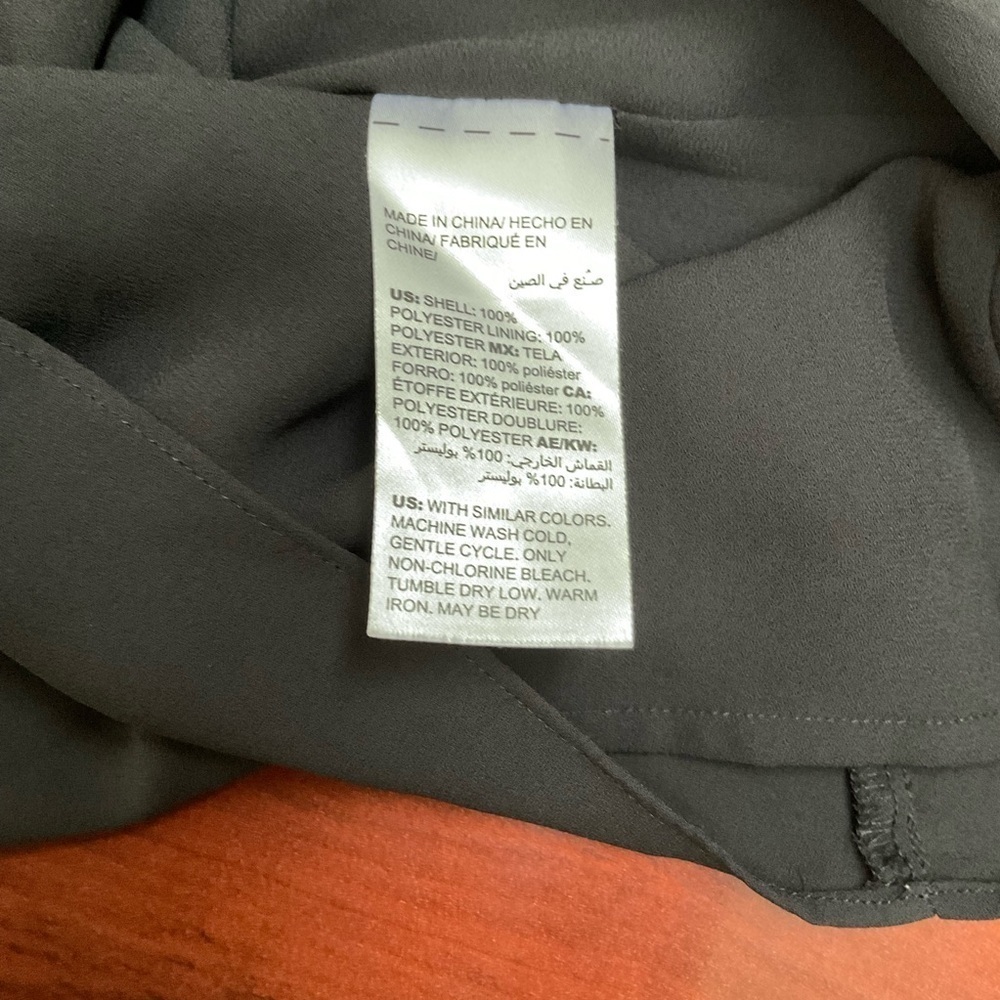 Chico’s V-neck Tank Pleated Front Black V-Neck Lined Flowy Size 6-8 (Chico’s 0) - Picture 9 of 10